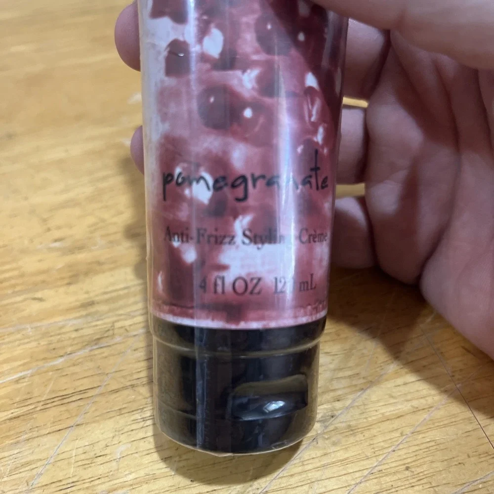 WEN By Chaz Dean Pomegranate Anti-Frizz‎ Styling Creme 4 Oz NEW Sealed (S35)